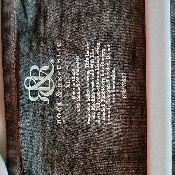 Rock and Republic key hole neckline Kiss top gray silver red size XL - Picture 4 of 8